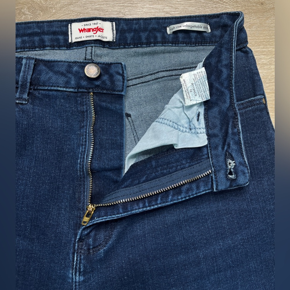 Wrangler Skinny Jean High Rise Unforgettable Dark Blue Wash Western Womens - Picture 3 of 5